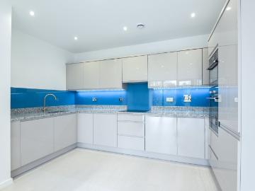 apartment to rent in Boundaries Road, Balham, London, SW12