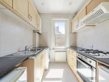 apartment to rent in Boundary Road, London, SW19