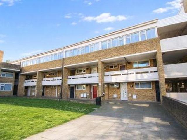 Apartment to rent in Brockles Mead, Harlow, CM19 | Leaders