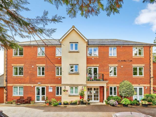 Apartment to rent in Broomfield Road, Chelmsford, Essex, CM1 | Leaders