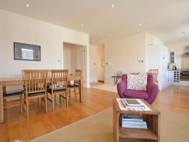 apartment to rent in Broomwood Road, Clapham, London, SW11