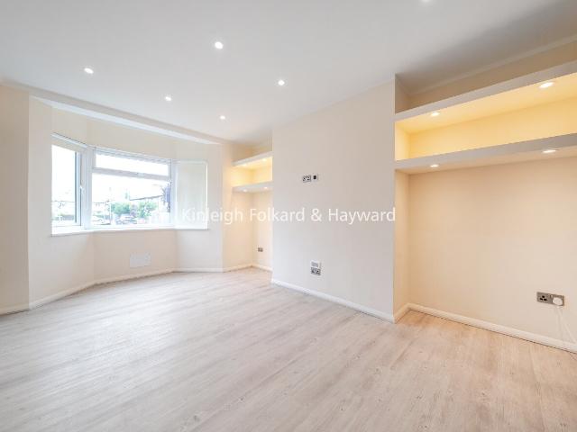 apartment to rent in Brathway Road, London, SW18