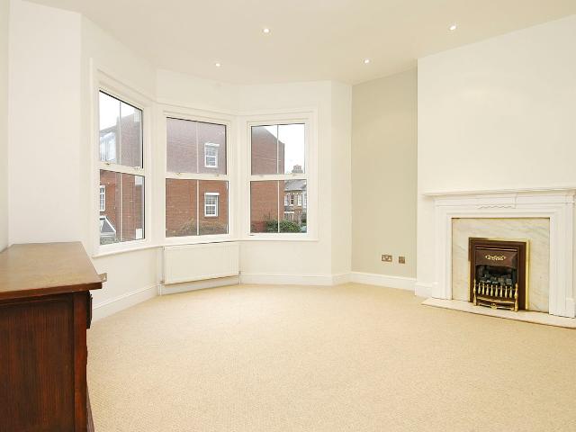 apartment to rent in Brandlehow Road, London, SW15