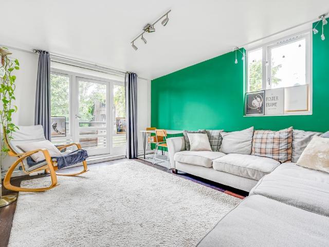 apartment to rent in Brassey Road Includes Heating and Hot Water, London, NW6