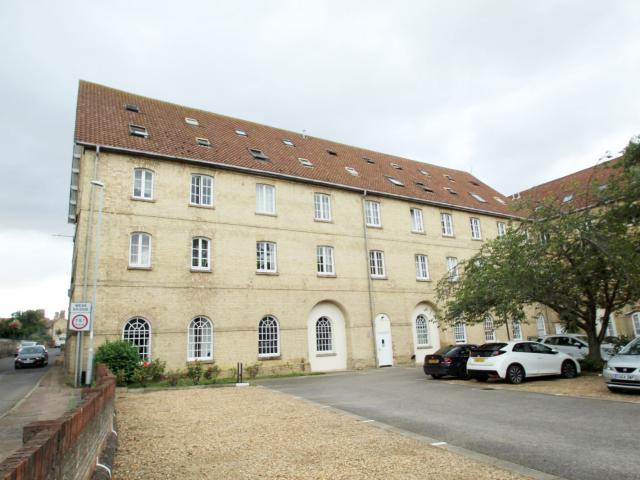Apartment to rent in Bridge Place, Huntingdon, PE29 | Leaders