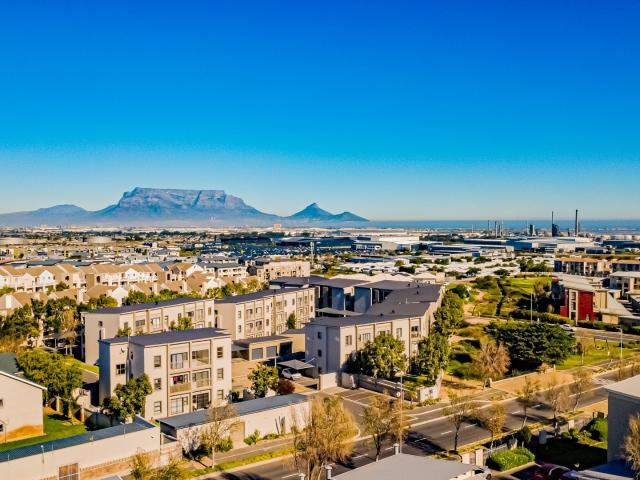 Apartment To Rent in Burgundy Estate, Milnerton