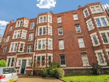 apartment to rent in Camberwell New Road, London, SE5