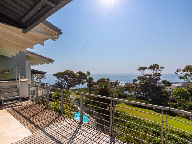 Apartment to rent in Camps Bay