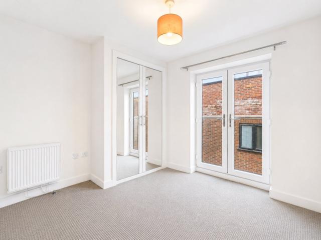 apartment to rent in Cantelupe Road, East Grinstead