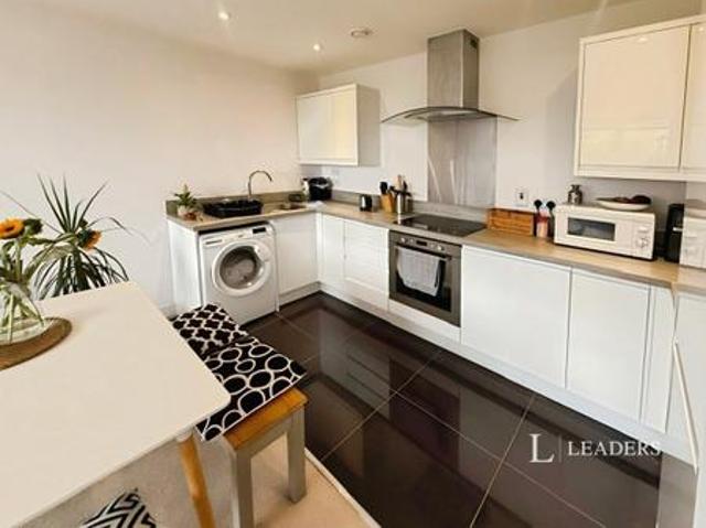 Apartment to rent in Cantelupe Road, East Grinstead, West Sussex, RH19 | Leaders