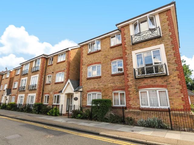apartment to rent in Canbury Park Road, Kingston Upon Thames, Surrey, KT2