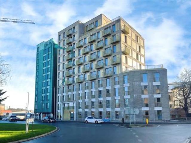 Apartment to rent in Castle Street, Luton, Bedfordshire, LU1 | Leaders