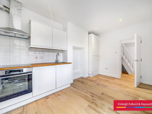 apartment to rent in Catford Hill, London, SE6