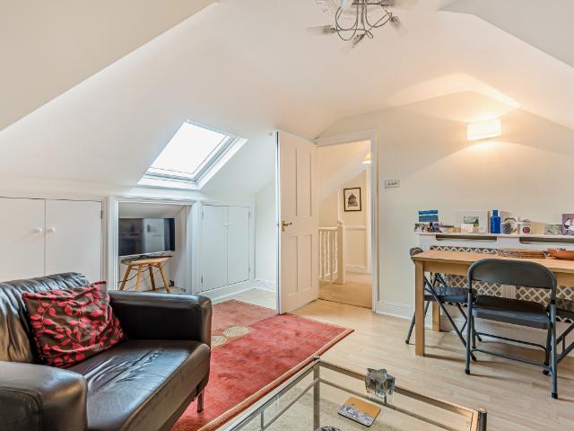 apartment to rent in Cavendish Road, London, SW12