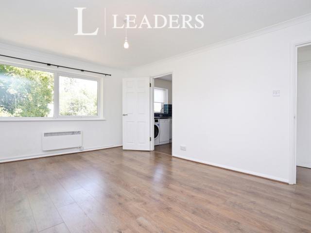 Apartment to rent in Cedar Court, St. Albans, Hertfordshire, AL4 | Leaders