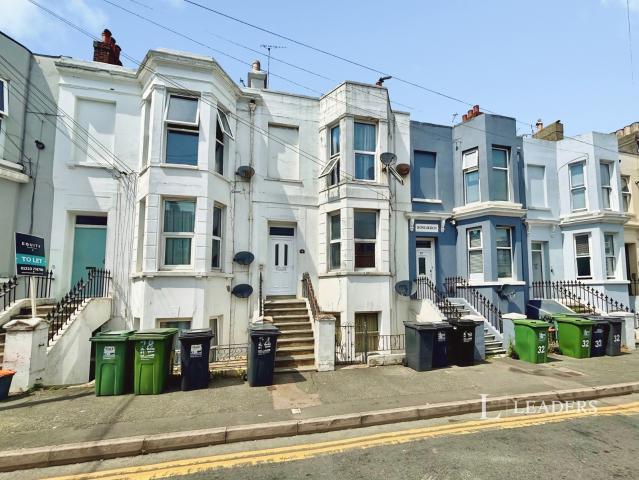 Apartment to rent in Ceylon Place, Eastbourne, East Sussex, BN21 | Leaders