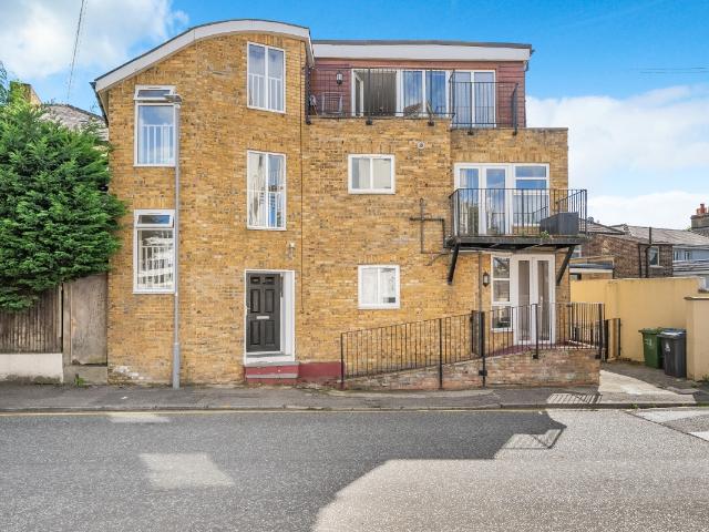 apartment to rent in Church Road, Kingston Upon Thames, KT1