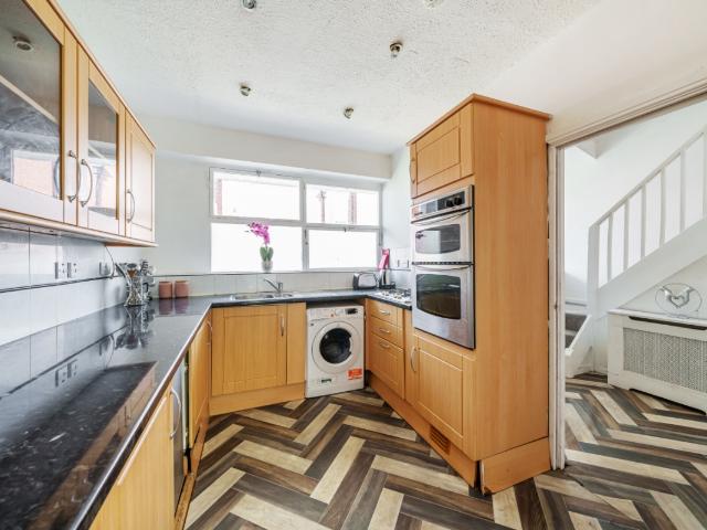apartment to rent in Churchill Gardens, Pimlico, London, SW1V