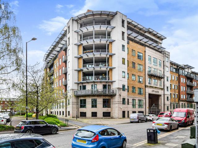 Apartment to rent in City South, 39 City Road East, Manchester, M15 | Leaders