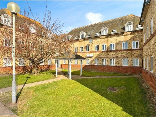 Apartment to rent in Colne Road, Halstead, Essex, CO9 | Leaders