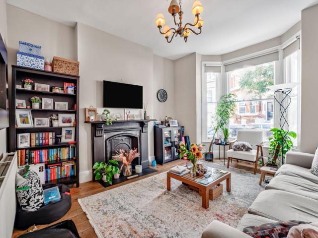 apartment to rent in Cotleigh Road, West Hampstead, London, NW6