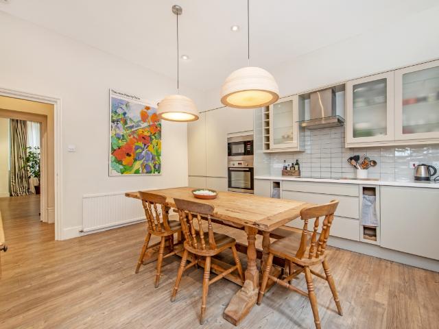apartment to rent in Courtfield Gardens, South Kensington, London, SW5