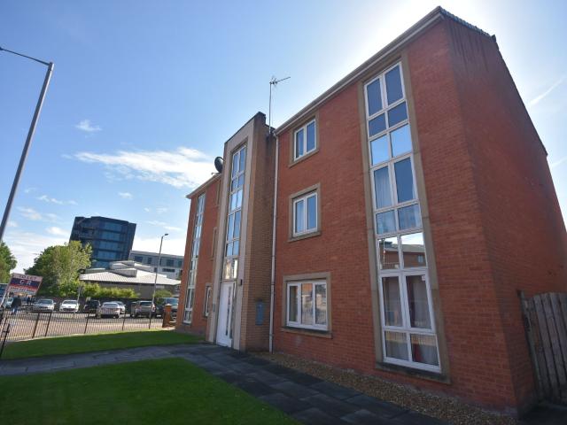 apartment to rent in Clayburn Street, Hulme, Manchester. M15 5EA