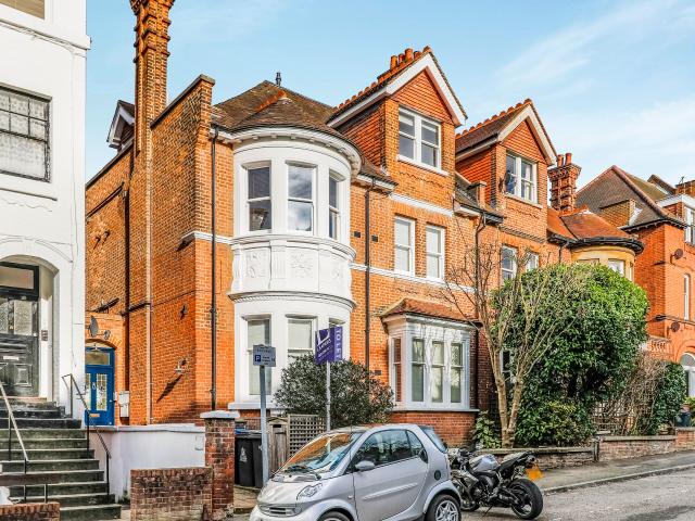 Apartment to rent in Claremont Gardens, Surbiton, KT6 | Leaders