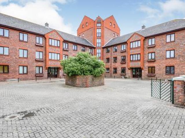 Apartment to rent in Clarence Road, Gosport, PO12 | Leaders