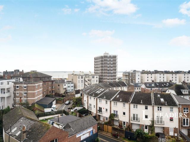 Apartment to rent in Clarendon Road, Southsea, Hampshire, PO4 | Leaders