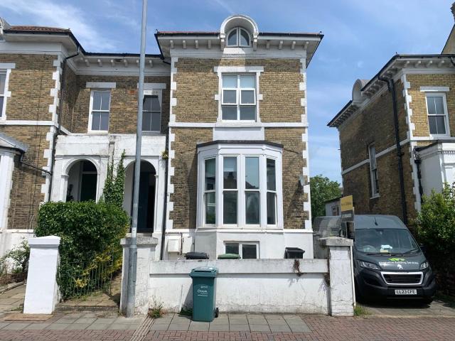 Apartment to rent in Clarendon Road, Southsea, Hampshire, PO5 | Leaders