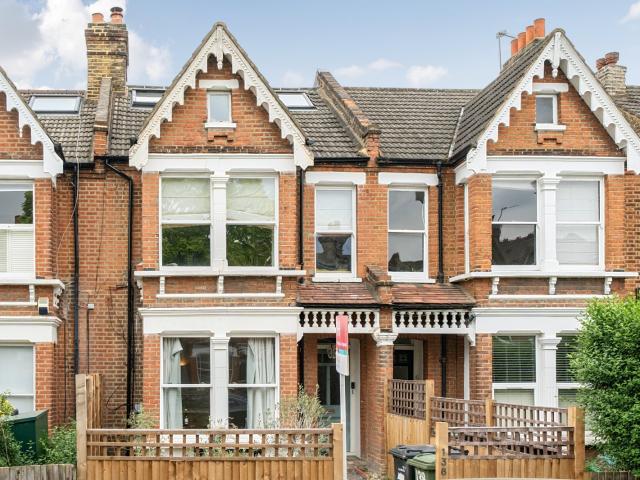 apartment to rent in Clive Road, West Dulwich, London, SE21