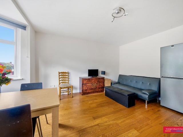 apartment to rent in Creighton Avenue, London, N10