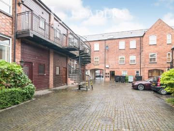 Apartment to rent in Crescent House, Mount Pleasant, Redditch, B97 | Leaders