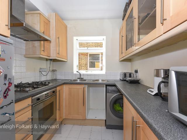 apartment to rent in Crescent Road, London, N8