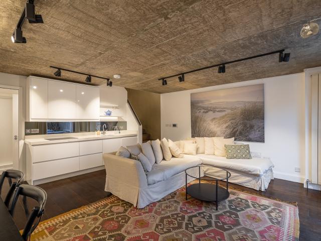 apartment to rent in Dartmouth Close, London, W11