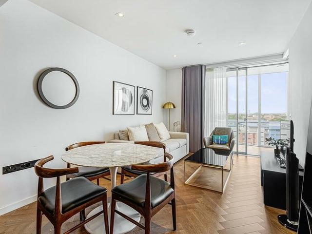 Apartment to rent in Dawson House, Battersea Power Station, SW11
