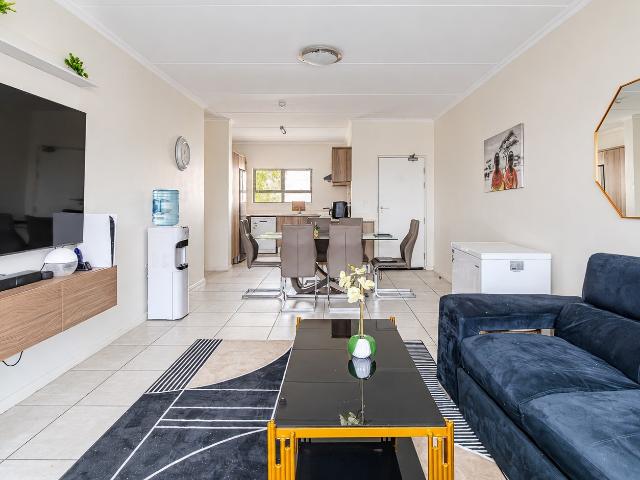 Apartment To Rent in De Zicht Estate, Richwood, Milnerton