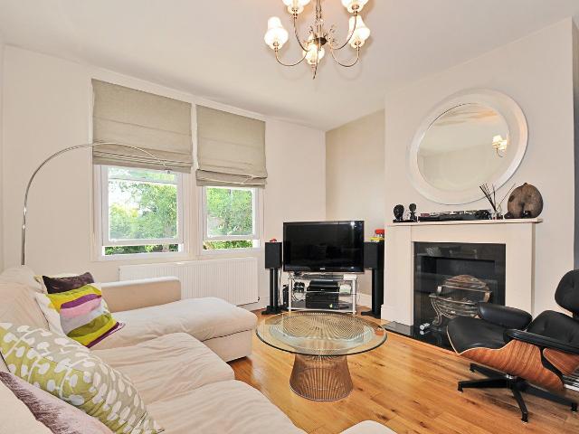 apartment to rent in Dents Road, Battersea, London, SW11