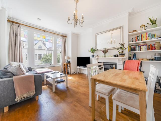 apartment to rent in Drakefield Road, Balham, London, SW17