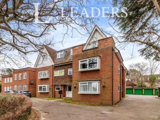 Apartment to rent in East Lodge, Epsom Road, Leatherhead, KT22 | Leaders