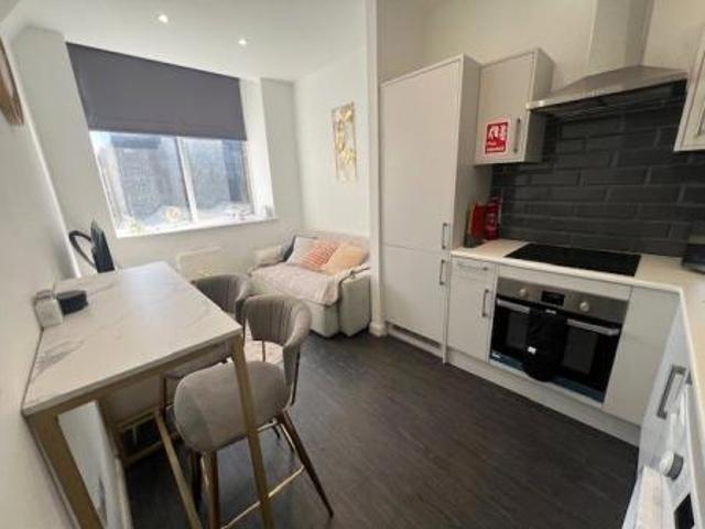 Apartment to rent in East Parade, Bradford, West Yorkshire, BD1 | Leaders