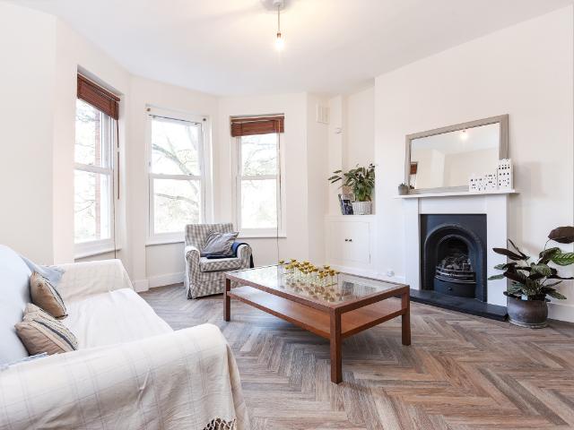 apartment to rent in Elms Crescent, Clapham, London, SW4