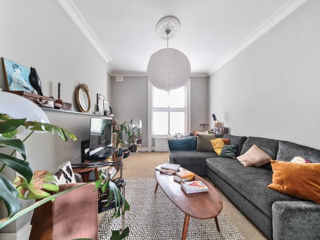 apartment to rent in Elsham Road, London, W14