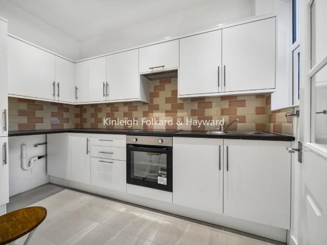 apartment to rent in Eswyn Road, London, SW17