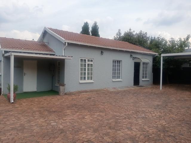 Apartment To Rent in Fairland, Randburg
