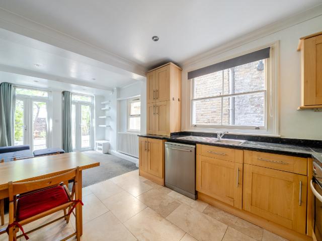 apartment to rent in Farlton Road, Earlsfield, London, SW18