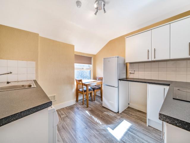 apartment to rent in Fernwood Avenue, Streatham, SW16
