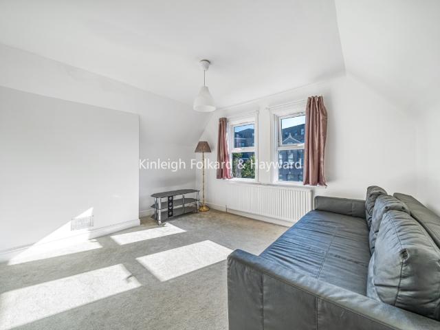 apartment to rent in Finchley Road, London, NW2