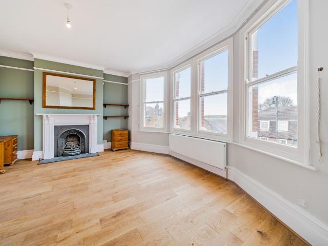 apartment to rent in Fortis Green Road, London, N10